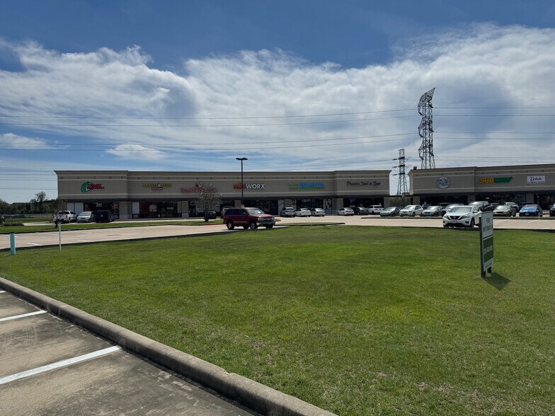 More Photos Of 9522 Huffmeister Rd, Houston Storefront Retail Office For Lease