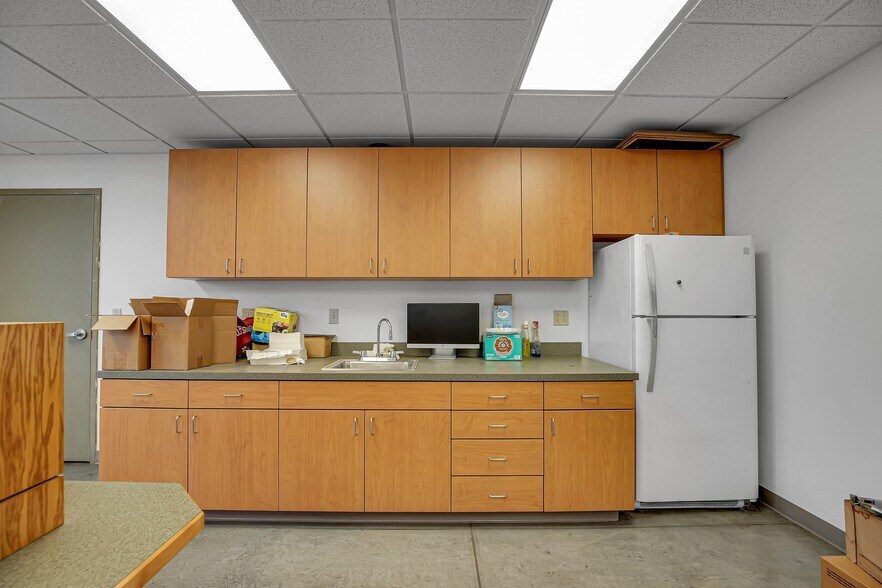 More Photos Of Stadelman, Hood River Industrial For Sale