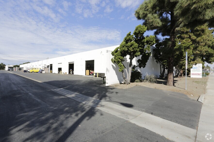 More Photos Of 16131 Gothard St, Huntington Beach Light Manufacturing For Lease