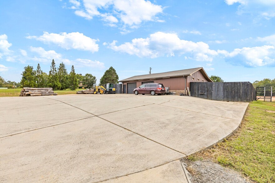 More Photos Of 2932 Highway 124 W, Jefferson Specialty For Sale