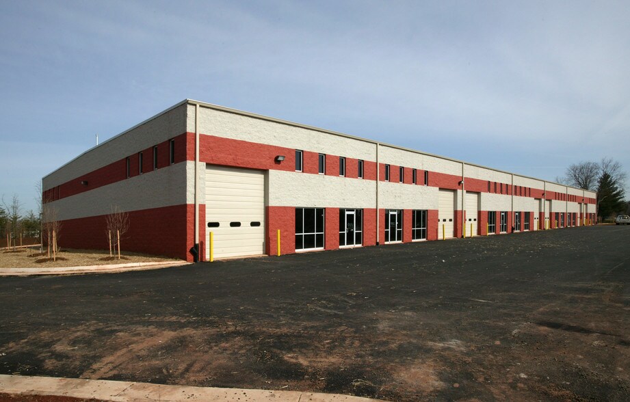 More Photos Of 9400-9414 Center Point Ln, Manassas Light Distribution For Lease