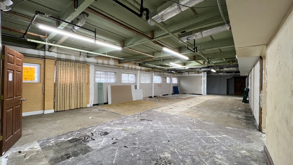 More Photos Of 131 Liberty Ave, Mineola Warehouse For Sale