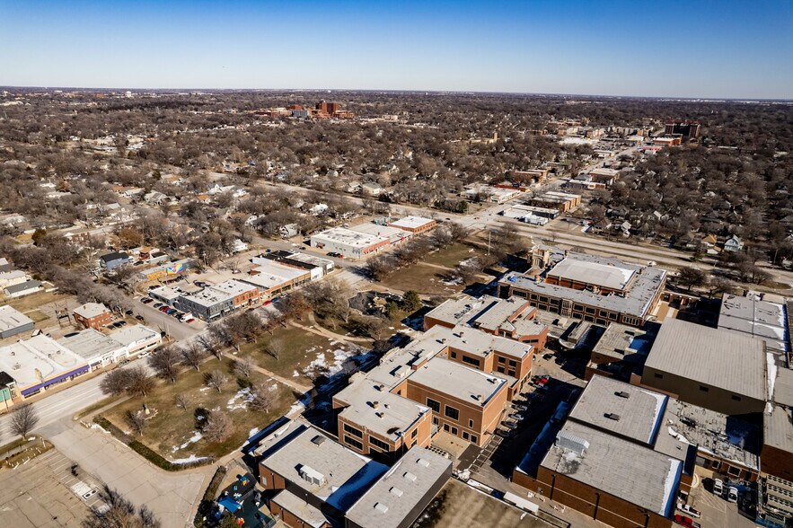 More Photos Of 2320-2330 E Douglas Ave, Wichita Restaurant For Lease