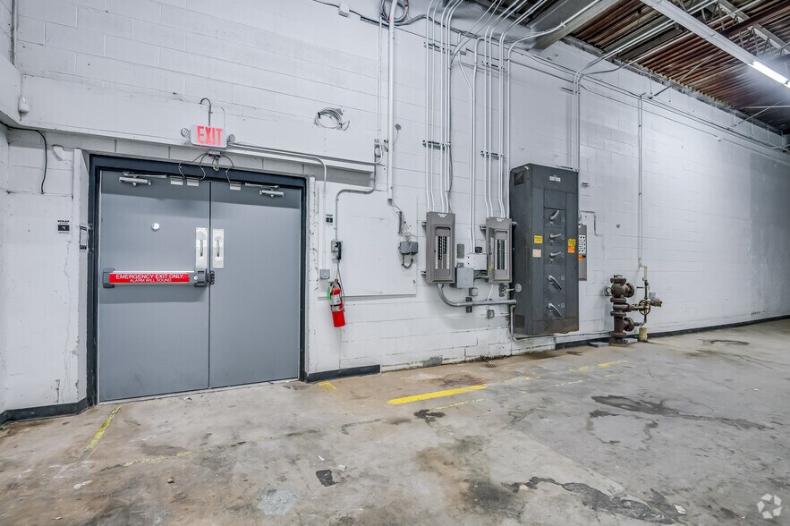 More Photos Of 1300 E Locust St, Milwaukee Convenience Store For Sale