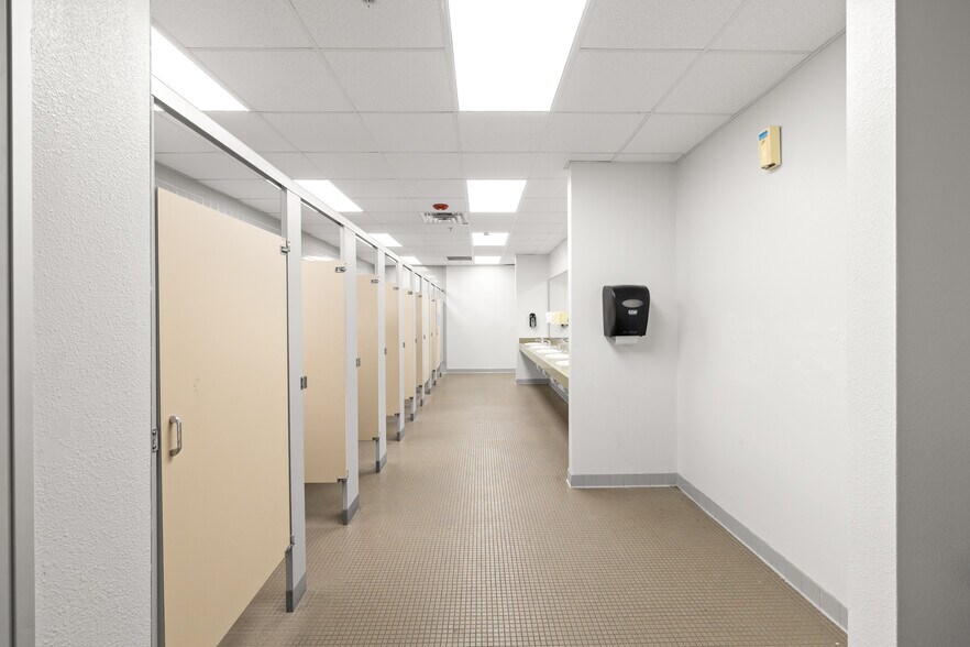 More Photos Of 4201 Del Rey Blvd, Las Cruces Office For Sale