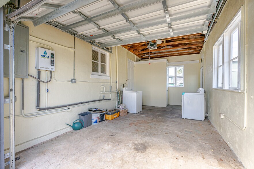 More Photos Of 409 N Ridgewood Ave, Edgewater Office For Sale