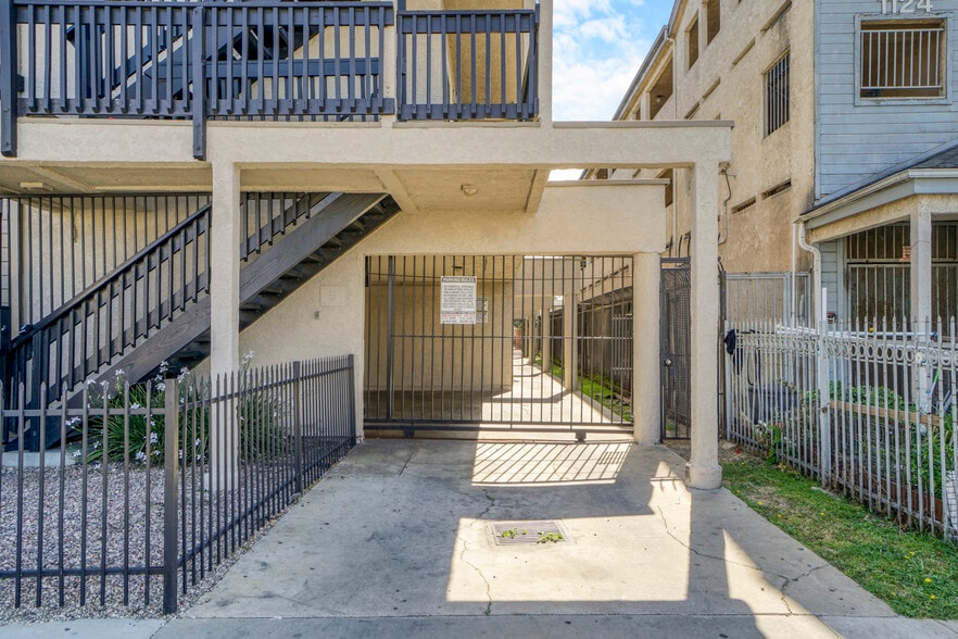 More Photos Of 1126 Raymond Ave, Long Beach Apartments For Sale