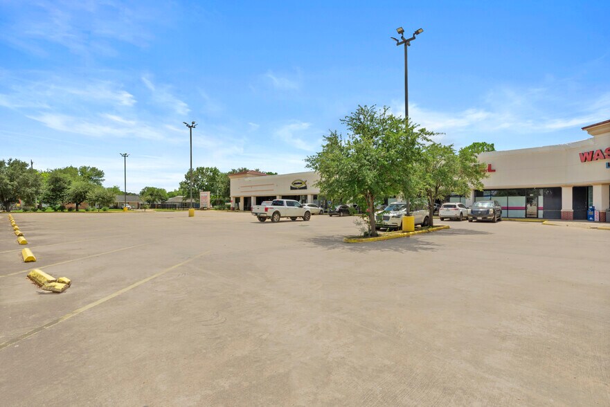 More Photos Of 301 Vista Rd, Pasadena Storefront For Lease