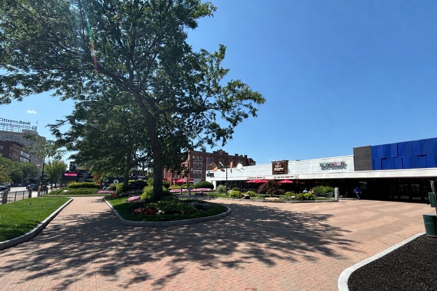 More Photos Of 1000 Elm St, Manchester Office For Lease