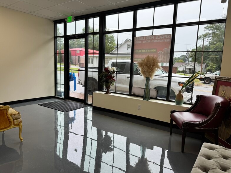 More Photos Of 110 Main St., Alexander City Loft Creative Space For Lease