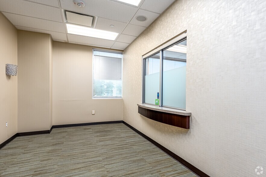 More Photos Of 11970 N Central Expy, Dallas Medical For Lease