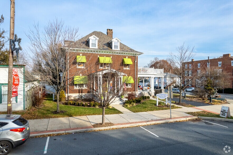 More Photos Of 127 E Main St, Mount Joy Hospitality For Sale