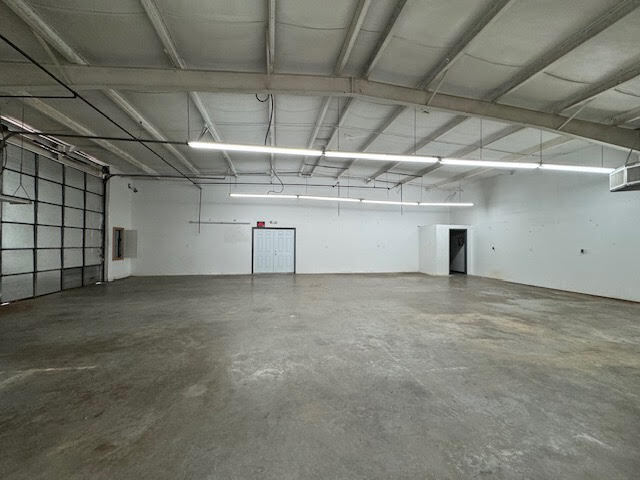 More Photos Of 899 Liberty St W, York Warehouse For Lease