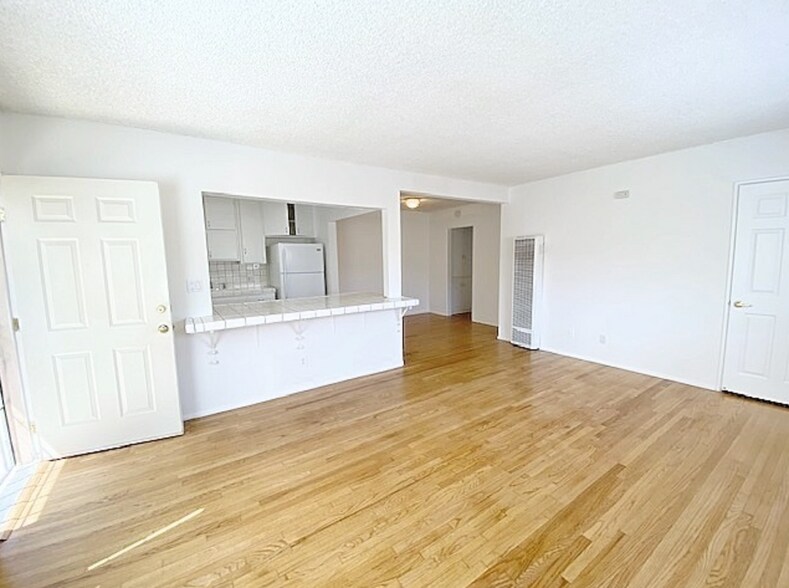 More Photos Of 906 E Imperial Ave, El Segundo Apartments For Sale