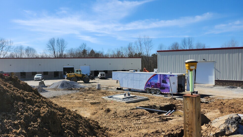 More Photos Of 2 Lear Jet Lane, Latham Light Manufacturing For Lease