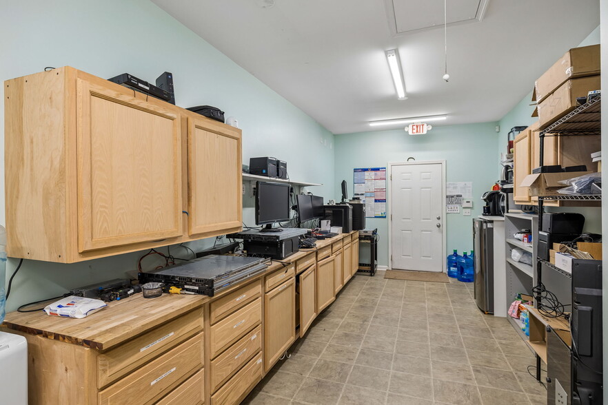 More Photos Of 206 S 11th St, Nashville Office For Sale