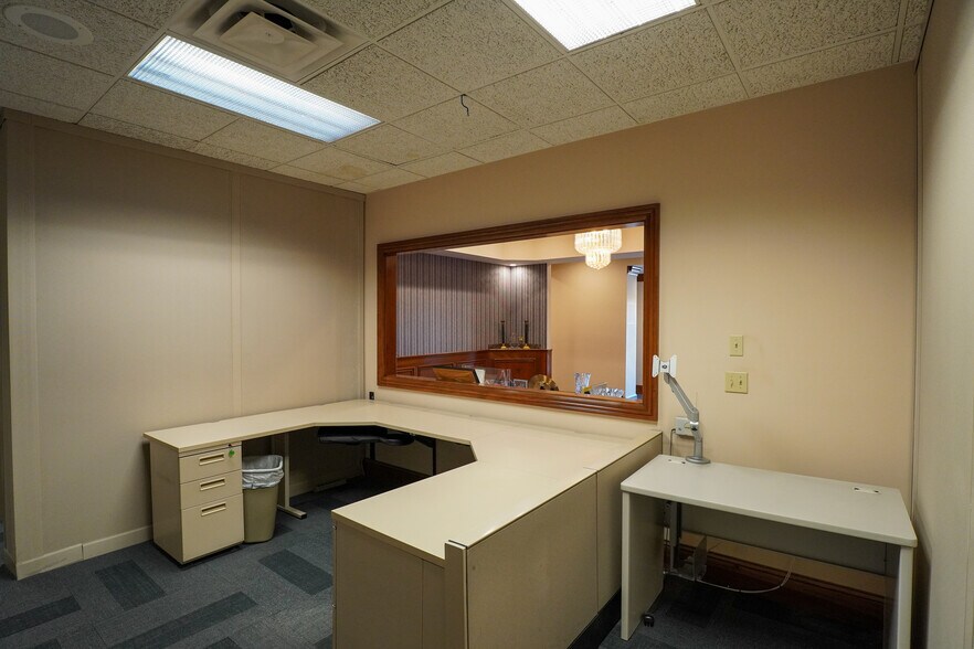 More Photos Of 179 Fairfield Ave, Dayton Office For Sale