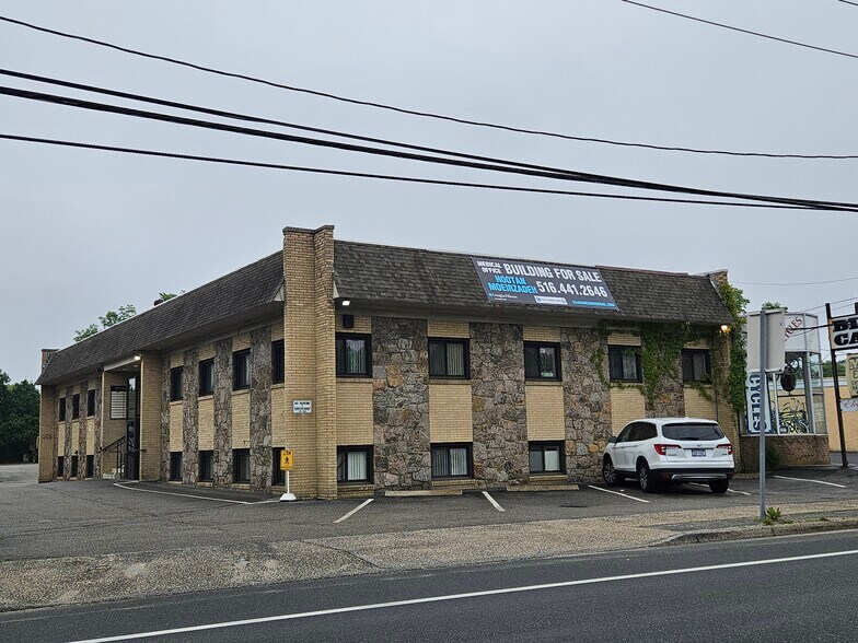Primary Photo Of 164 Commack Rd, Commack Medical For Sale