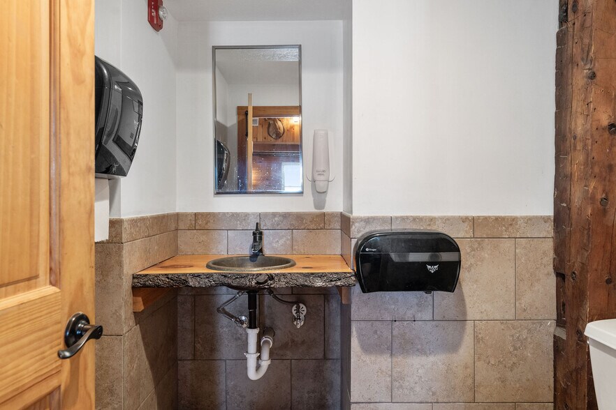 More Photos Of 552 Main St, Apalachin General Retail For Sale