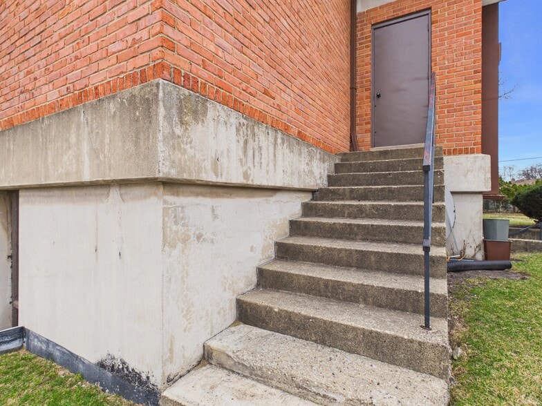 More Photos Of 8450 N Shermer Rd, Niles Religious Facility For Sale