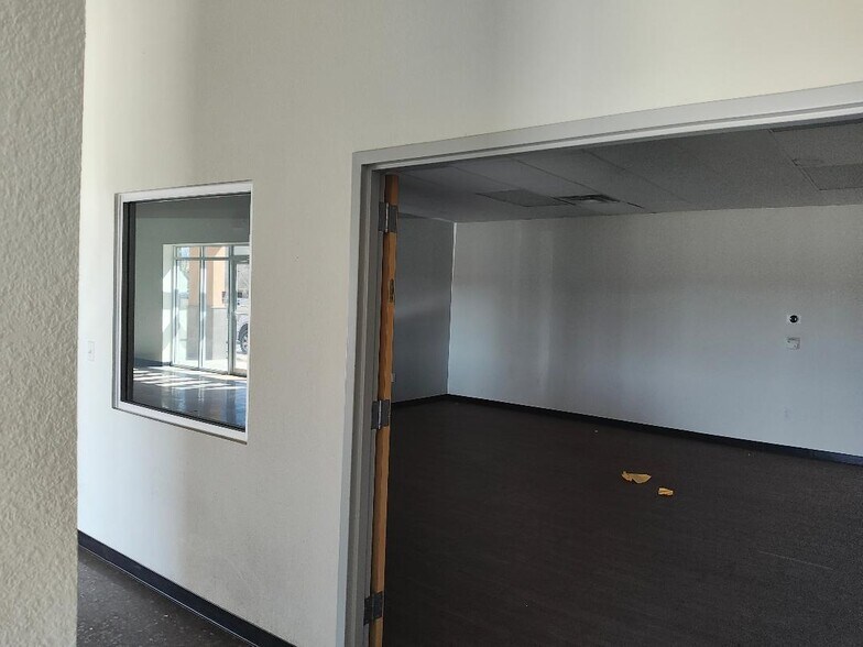 More Photos Of 4164 N Mesa St, El Paso Storefront For Lease