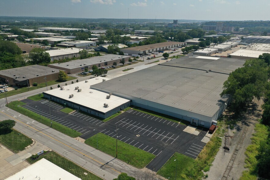 More Photos Of 1650-1690 N Topping Ave, Kansas City Warehouse For Lease