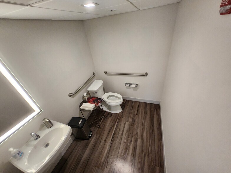 More Photos Of 251 Royal Palm Way, Palm Beach Office For Lease