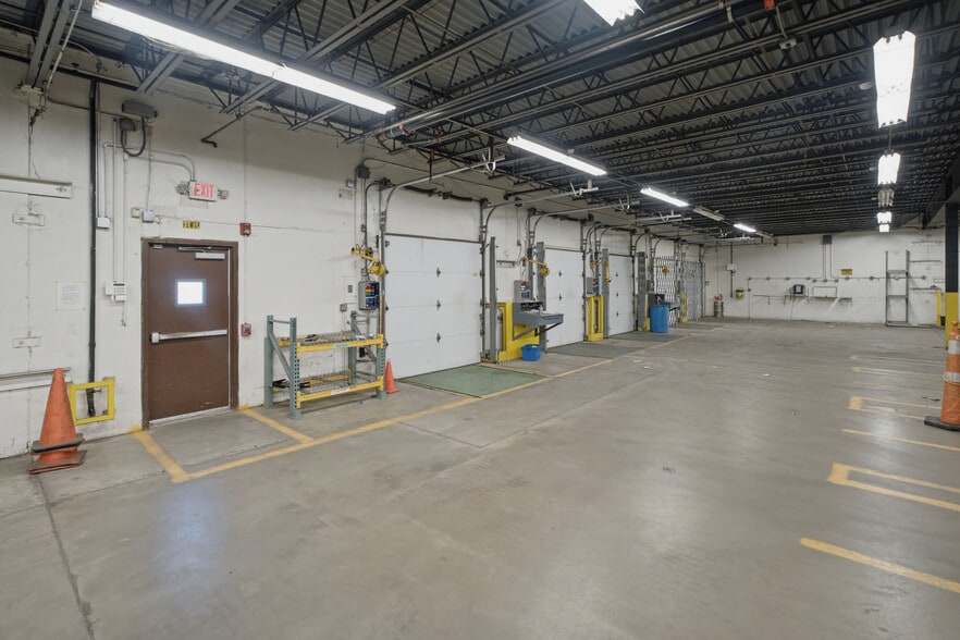 More Photos Of 200 Long Beach Blvd, Stratford Warehouse For Lease
