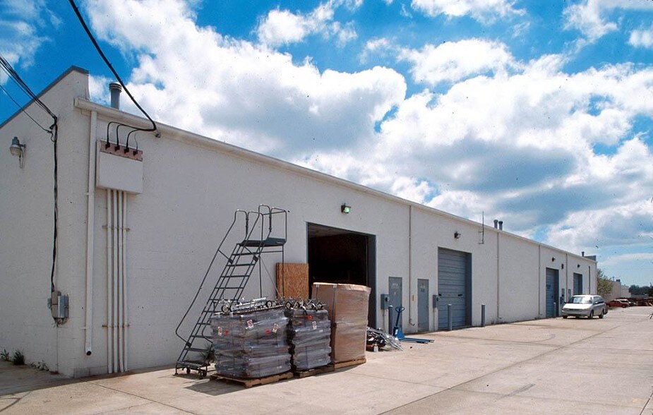 More Photos Of 22669-22687 Morelli Dr, Clinton Township Warehouse For Lease