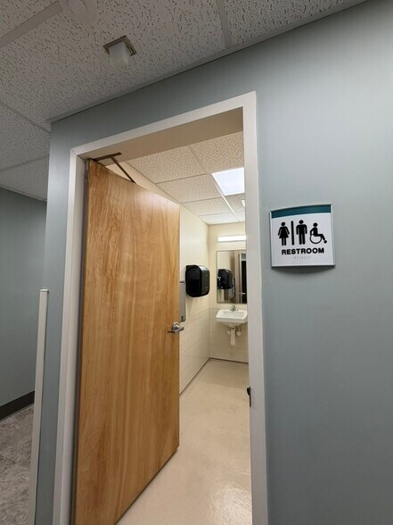 More Photos Of 813 Warren St, Hudson Medical For Lease