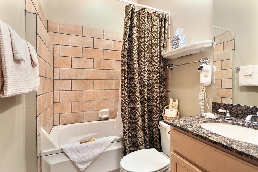 More Photos Of 120 S Pierce St, New Orleans Hotel For Sale