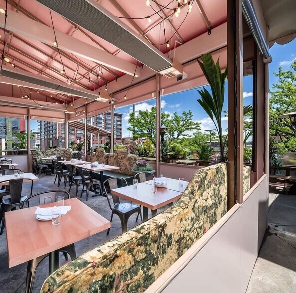More Photos Of 100 S Main St, Royal Oak Restaurant For Lease