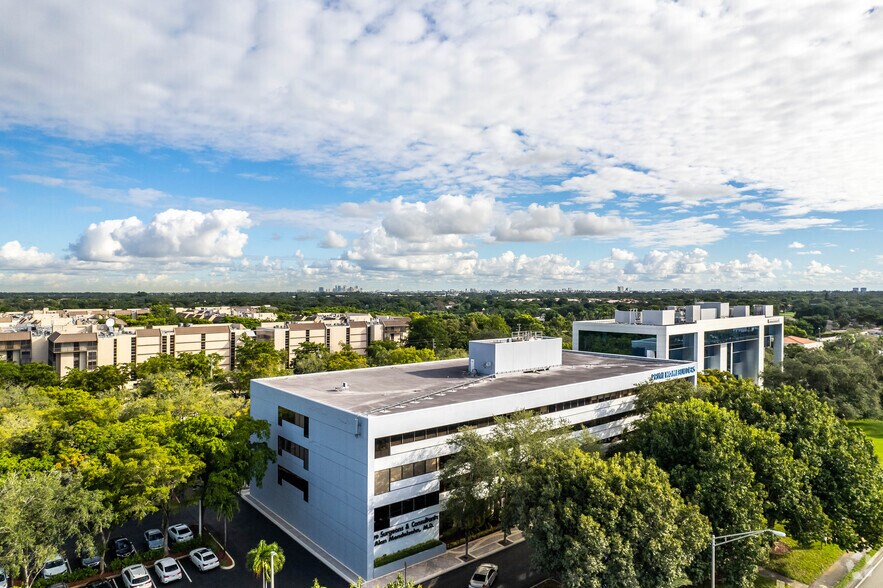 More Photos Of 4651 Sheridan St, Hollywood Medical For Sale