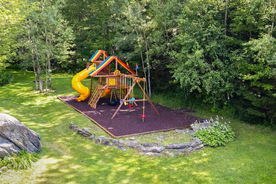 More Photos Of 344 Vt Route 100, West Dover Hotel For Sale