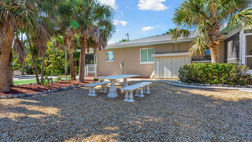 More Photos Of 832 Donax St, Sanibel Apartments For Sale