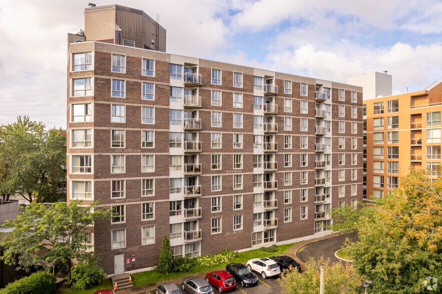 More Photos Of 1055 Boul De La Côte-Vertu, Saint-Laurent Congregate Senior Housing For Sale