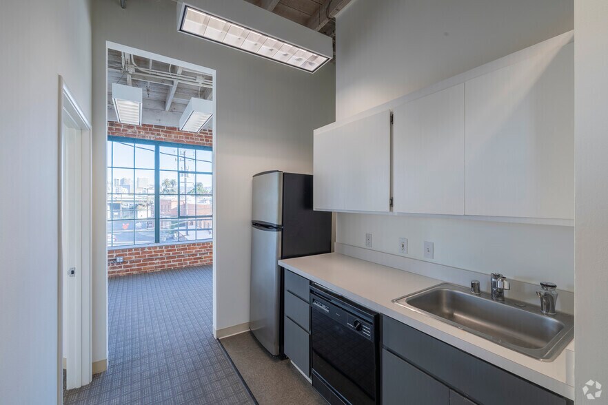 More Photos Of 318 Harrison St, Oakland Loft Creative Space For Lease