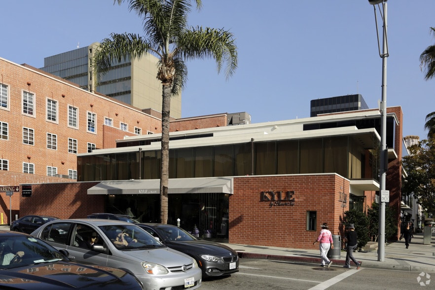 More Photos Of 9625-9647 Brighton Way, Beverly Hills Storefront Retail Office For Lease