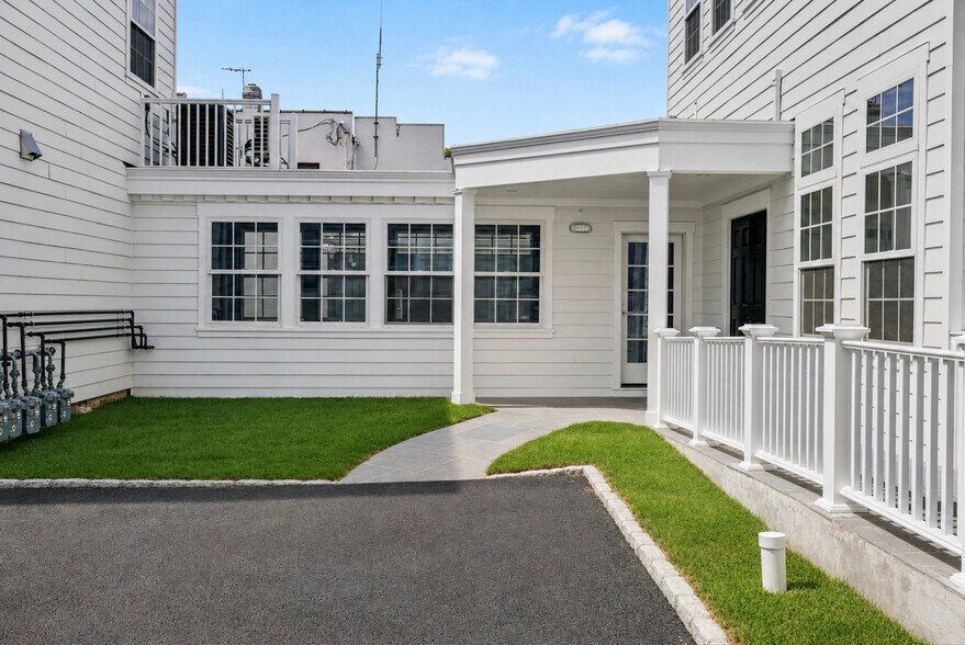 More Photos Of 63 Church St, Greenwich Apartments For Sale