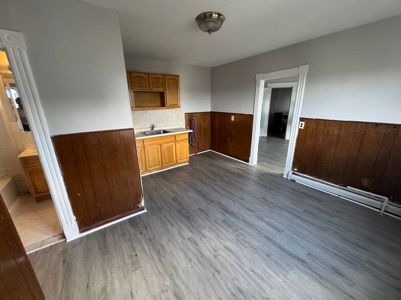 More Photos Of 66 Standish St, Hartford Apartments For Sale