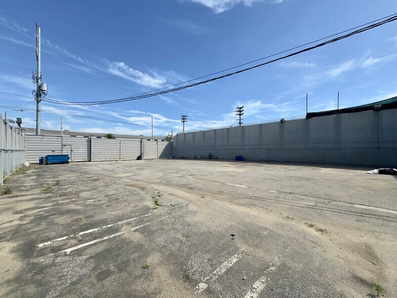 More Photos Of 9819 Glenoaks Blvd, Sun Valley Manufacturing For Sale