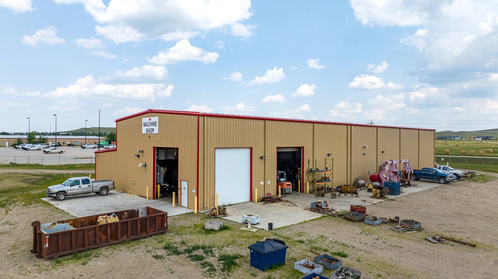 More Photos Of 611 37th Ave SE, Williston Warehouse For Sale