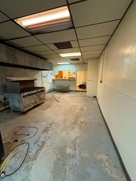 More Photos Of 635 Industrial Blvd, Gainesville Warehouse For Lease