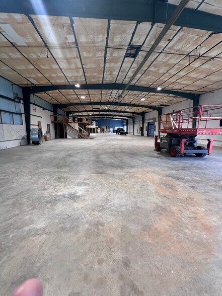 More Photos Of 11101 Highway 28 S, Parksville Warehouse For Sale