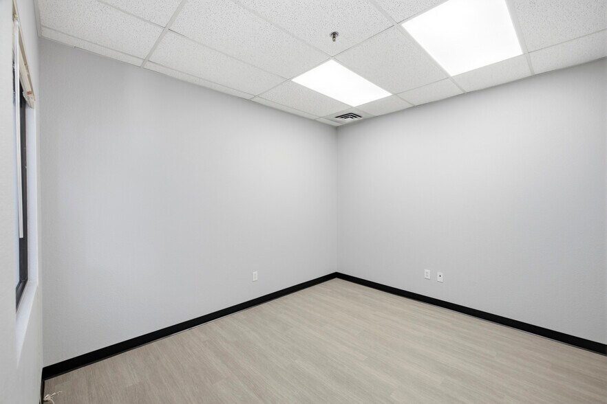 More Photos Of 449-477 Denver Ave, Loveland Light Distribution For Lease