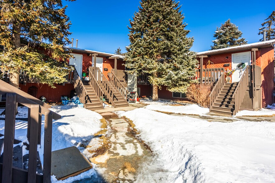 More Photos Of 4607 73 St NW, Calgary Apartments For Sale