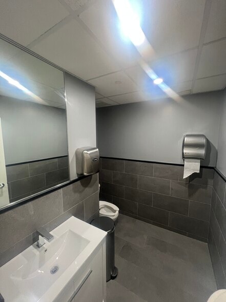 More Photos Of 345 Boylston St, Newton Office For Lease