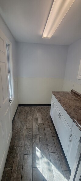 More Photos Of 725 N Wood Ave, Linden Office For Lease