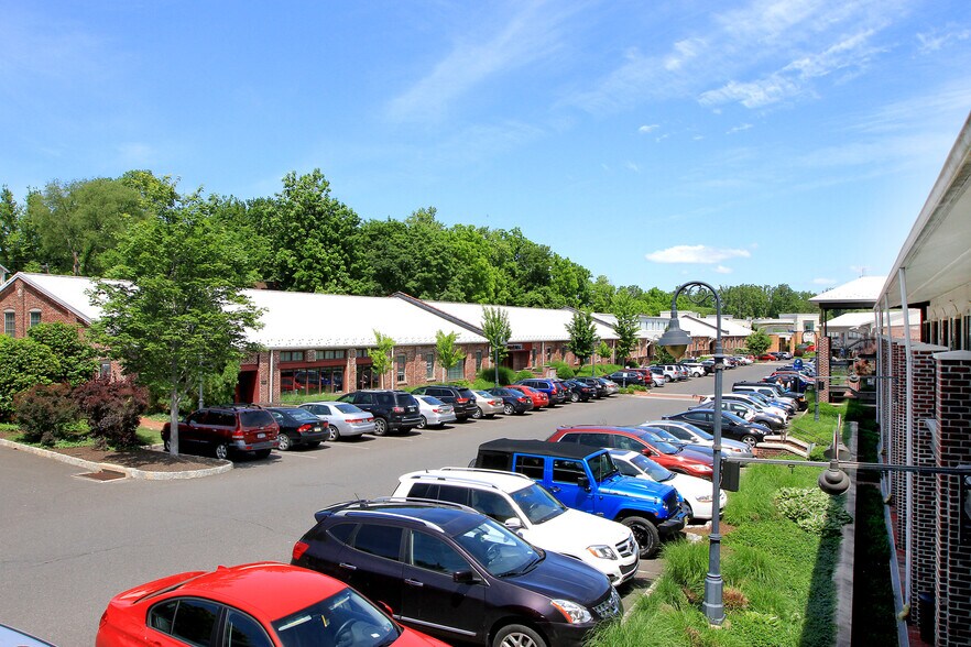 More Photos Of 400 Union Square Dr, New Hope Bar For Lease