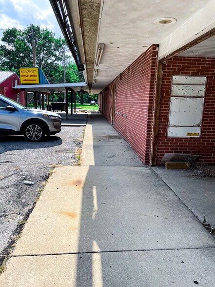 More Photos Of 211 Mine, Sandoval Supermarket For Lease